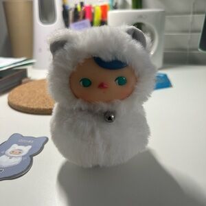 Roly poly kitty figurine